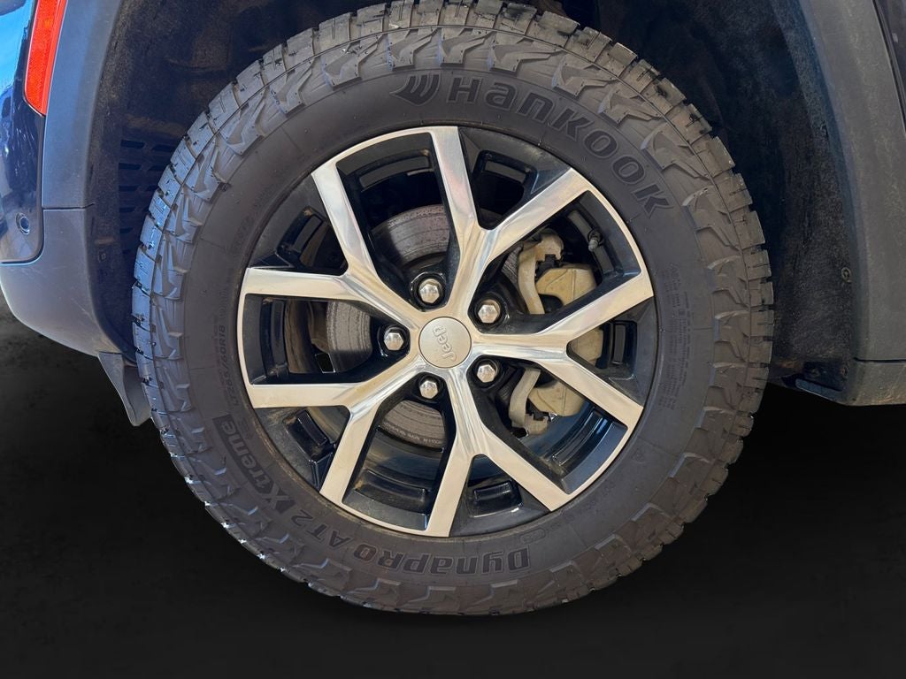 Used 2024 Midnight Sky Jeep Limited 4x4 image 9