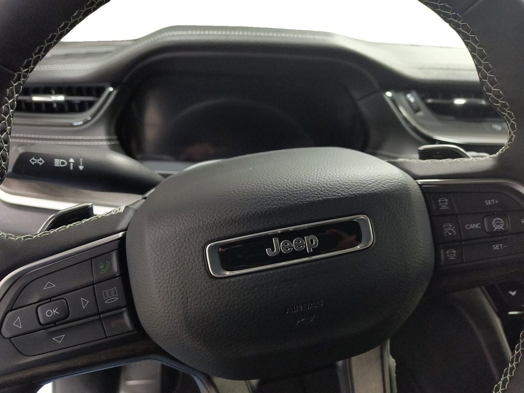 New 2026 Bright White Clear-Coat Exterior Paint Jeep GRAND CHEROKEE LIMITED 4X4 image 12