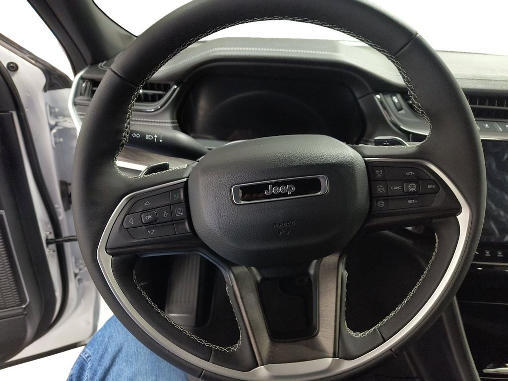 New 2026 Bright White Clear-Coat Exterior Paint Jeep GRAND CHEROKEE LIMITED 4X4 image 13