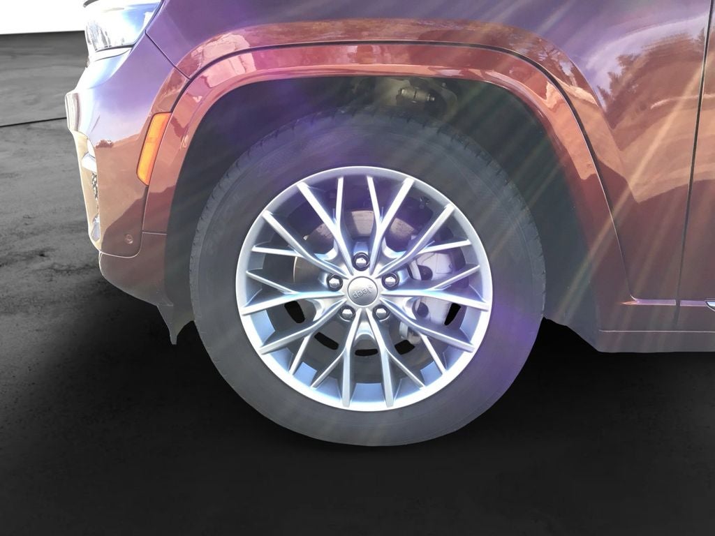 Used 2022 Velvet Red Pearlcoat Jeep Summit 4x4 image 9