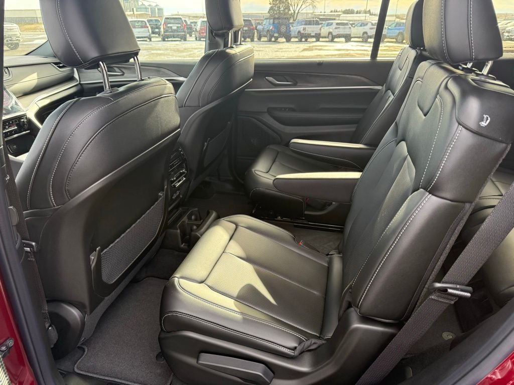 New 2025 Velvet Red Pearl-Coat Exterior Paint Jeep GRAND CHEROKEE L LIMITED 4X4 image 11