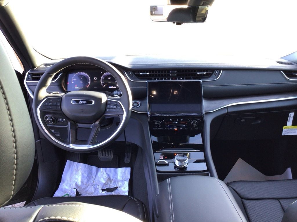 New 2025 Diamond Black Crystal Pearl-Coat Exterior Paint Jeep GRAND CHEROKEE L LIMITED 4X4 image 12