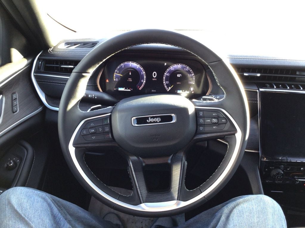 New 2025 Diamond Black Crystal Pearl-Coat Exterior Paint Jeep GRAND CHEROKEE L LIMITED 4X4 image 13