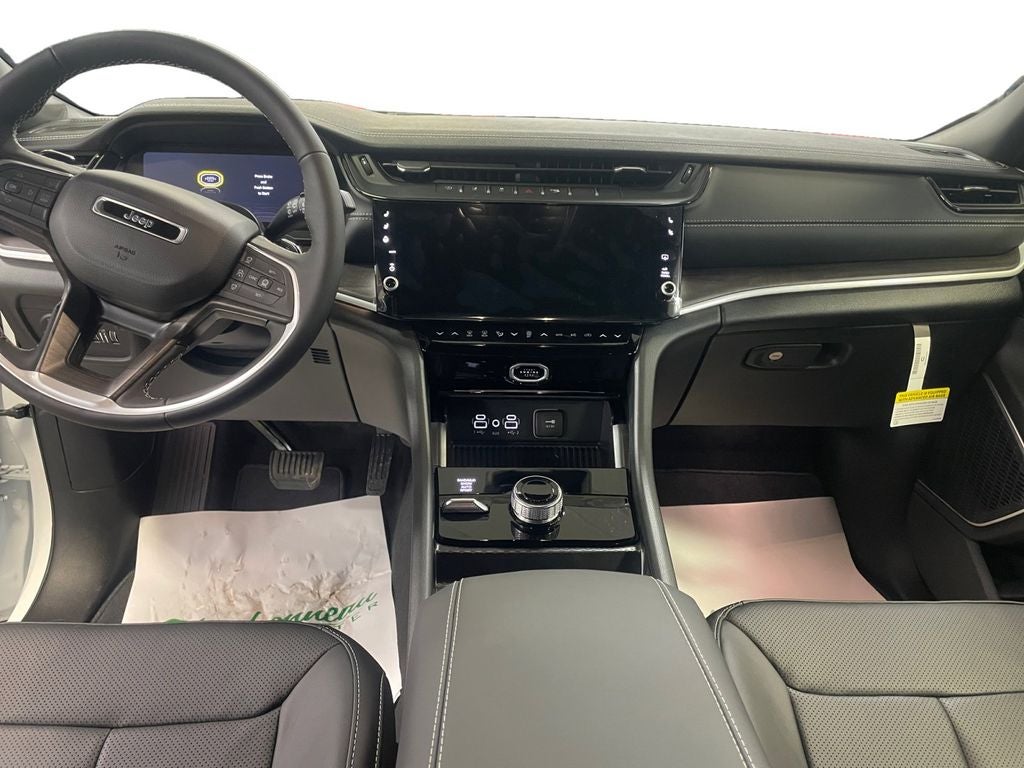 New 2026 Bright White Clear-Coat Exterior Paint Jeep GRAND CHEROKEE L LIMITED RESERVE 4X4 image 12