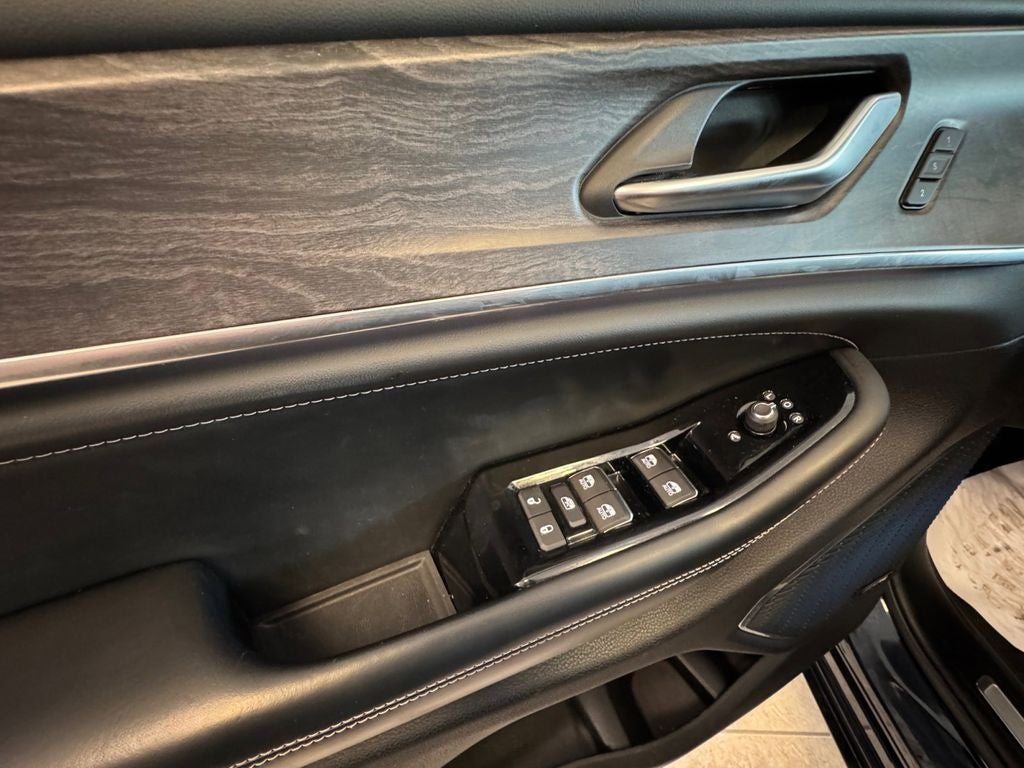 Used 2023 Midnight Sky Jeep Overland 4x4 image 11