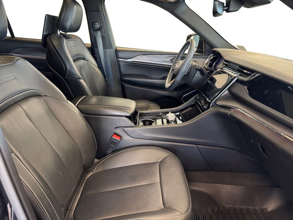 Used 2023 Midnight Sky Jeep Overland 4x4 image 17