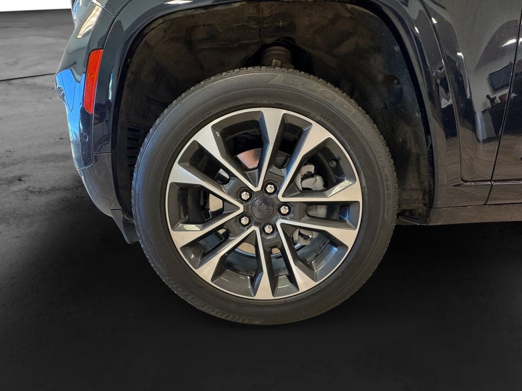 Used 2023 Midnight Sky Jeep Overland 4x4 image 9