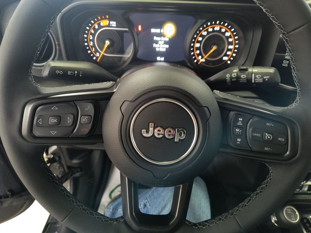 New 2026 Granite Crystal Metallic Clear-Coat Exterior Paint Jeep WRANGLER 4-DOOR RUBICON image 13