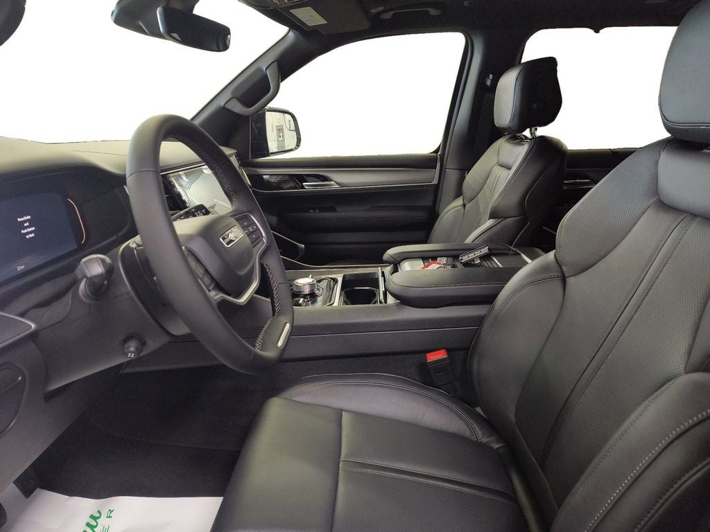 New 2026 Silver-Zynith Exterior Paint Jeep GRAND WAGONEER L LIMITED RESERVE 4X4 image 10