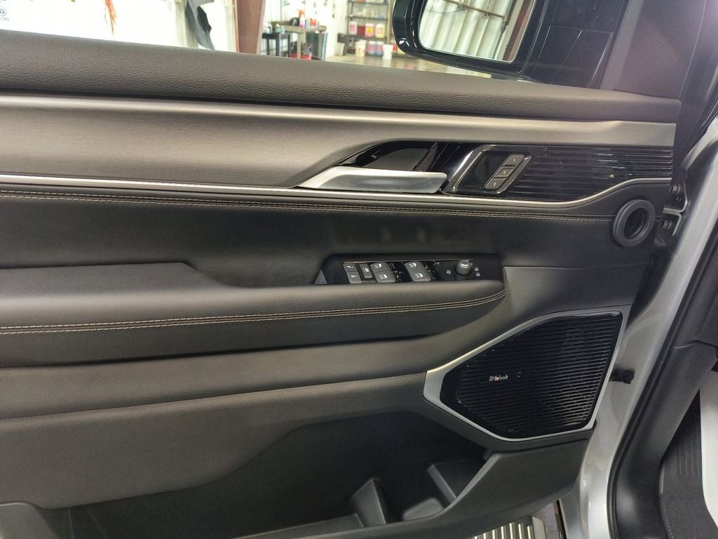 New 2026 Silver-Zynith Exterior Paint Jeep GRAND WAGONEER L LIMITED RESERVE 4X4 image 11