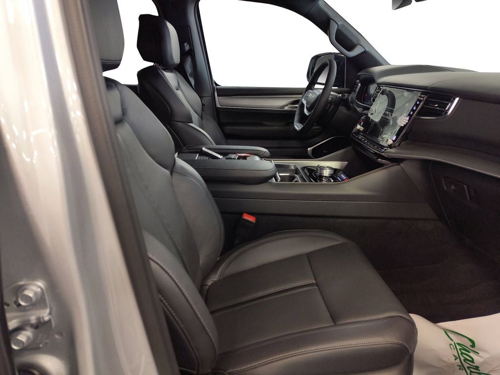 New 2026 Silver-Zynith Exterior Paint Jeep GRAND WAGONEER L LIMITED RESERVE 4X4 image 17