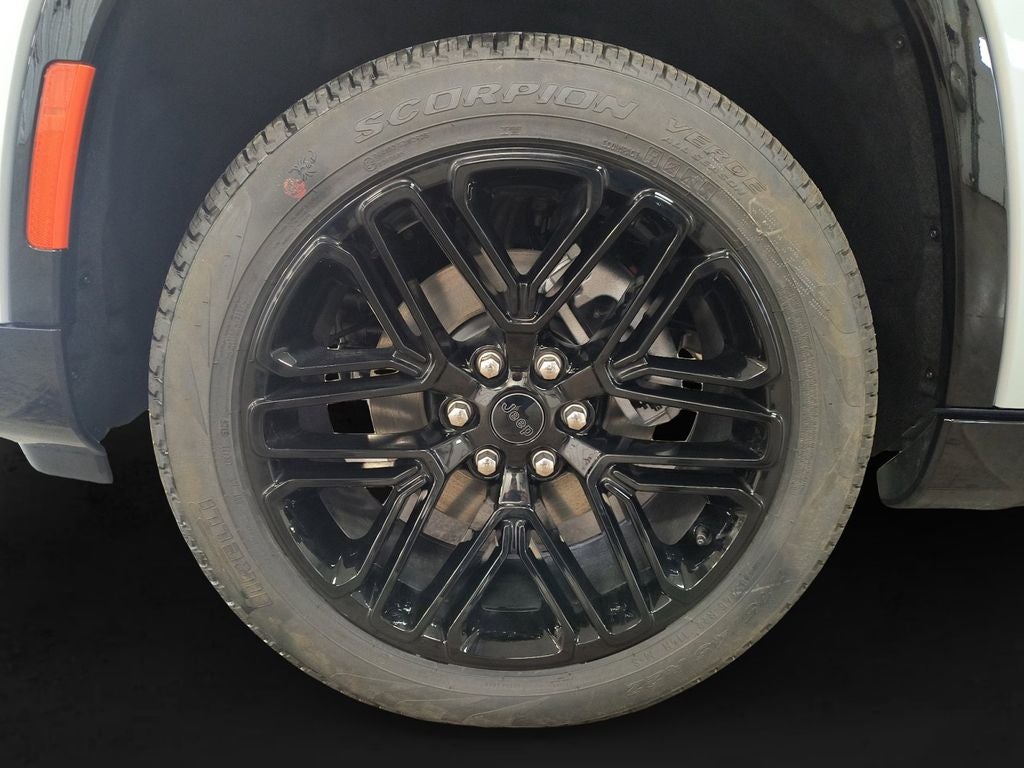 New 2026 Silver-Zynith Exterior Paint Jeep GRAND WAGONEER L LIMITED RESERVE 4X4 image 9