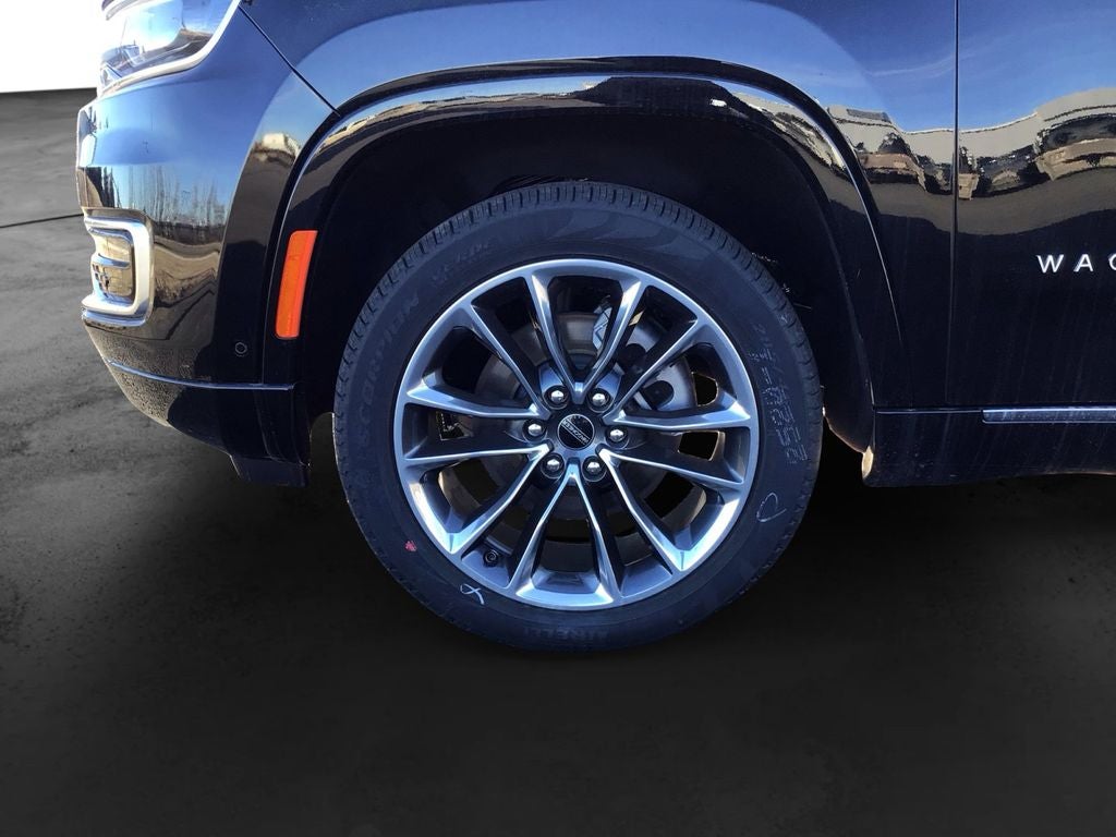 Used 2025 Diamond Black Crystal Pearlcoat Jeep Series III 4x4 image 9