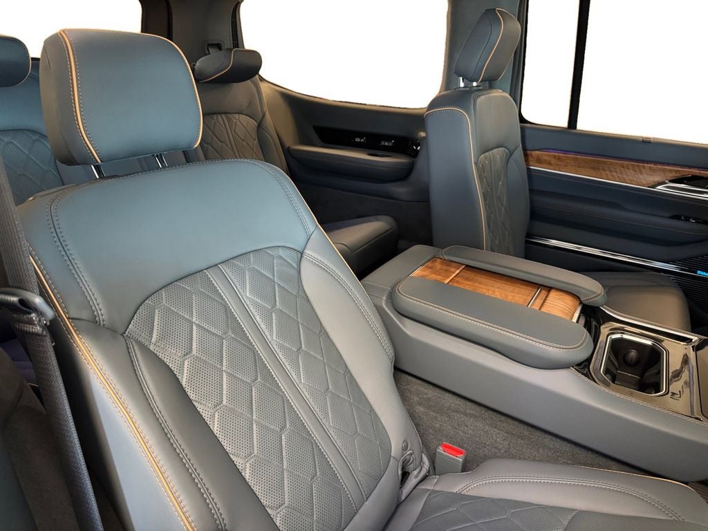 Used 2024 Baltic Gray Metallic Clearcoat Jeep Series III 4x4 image 18