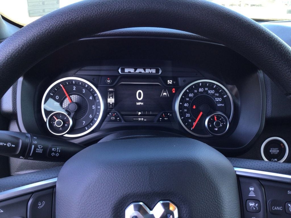 New 2026 Diamond Black Crystal Pearl-Coat Exterior Paint RAM RAM 1500 EXPRESS CREW CAB 4X4 5