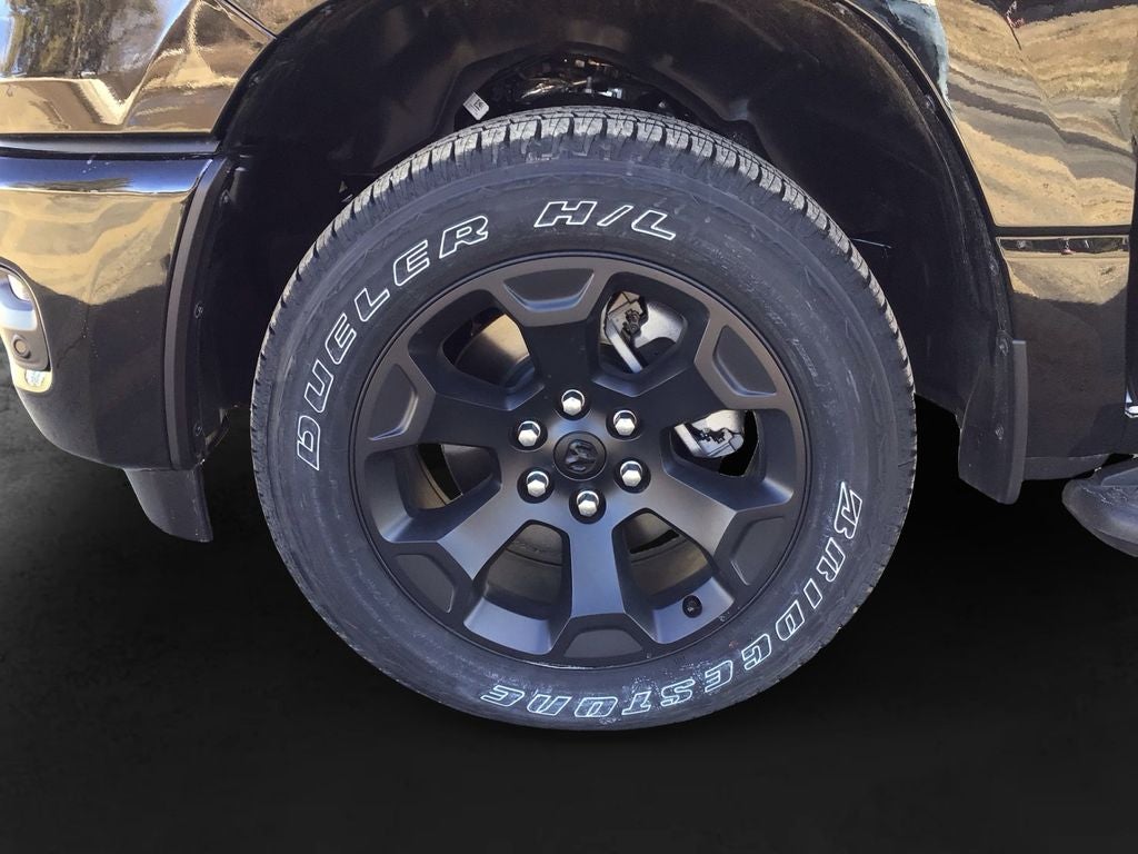 New 2026 Diamond Black Crystal Pearl-Coat Exterior Paint RAM RAM 1500 EXPRESS CREW CAB 4X4 5