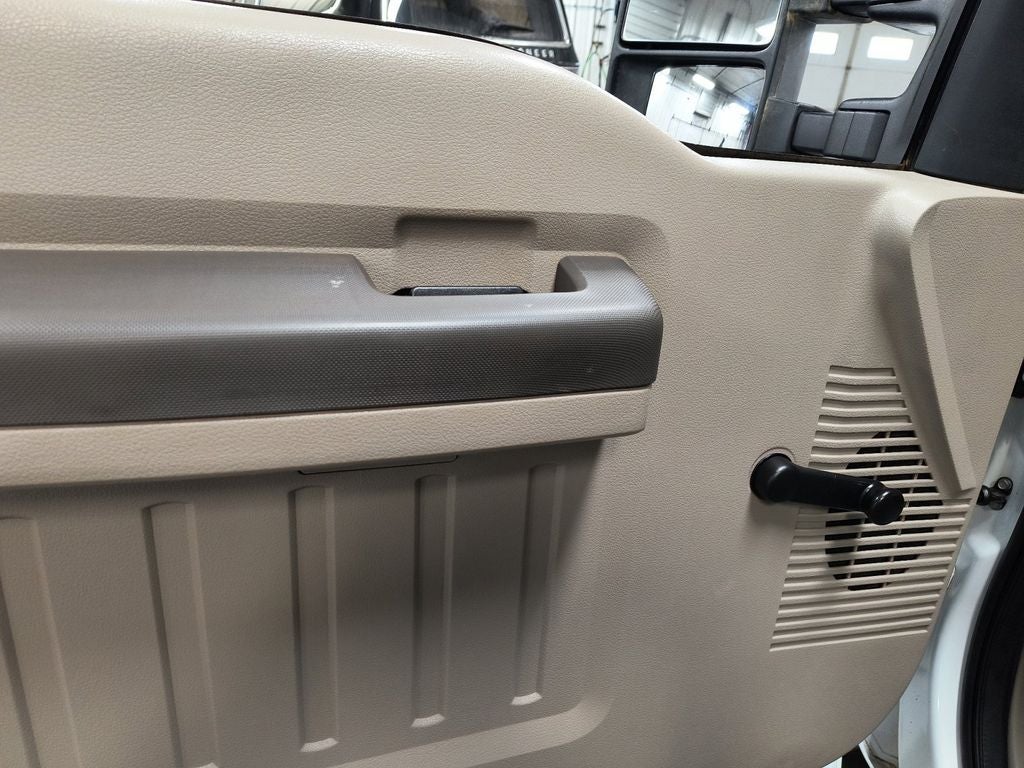 Used 2008 Oxford White Clearcoat Ford XL DRW image 11