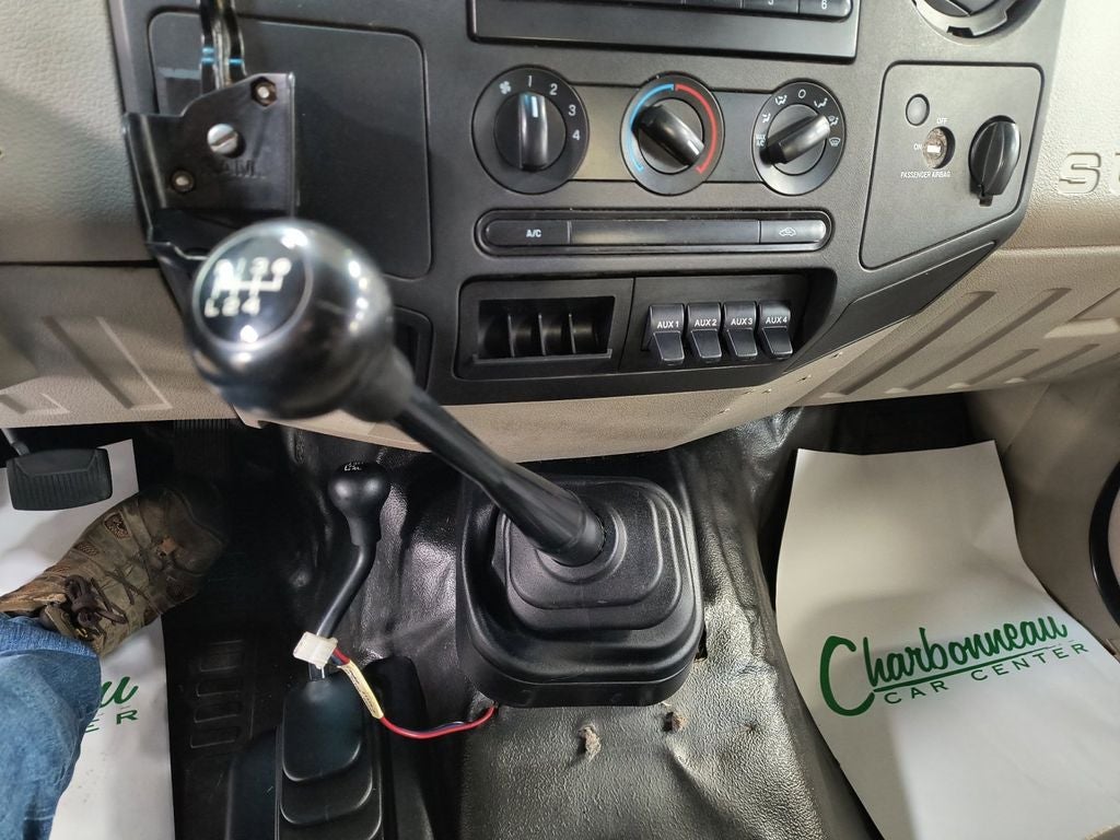 Used 2008 Oxford White Clearcoat Ford XL DRW image 15