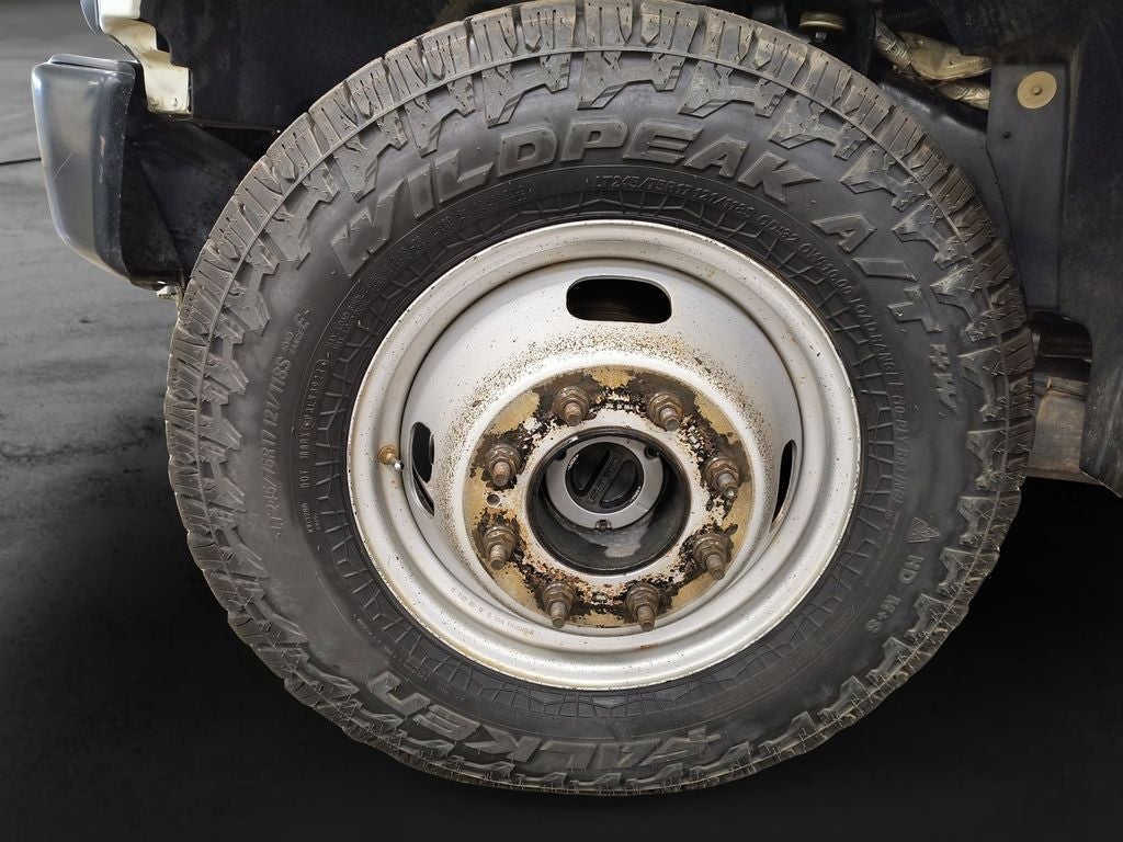 Used 2008 Oxford White Clearcoat Ford XL DRW image 9