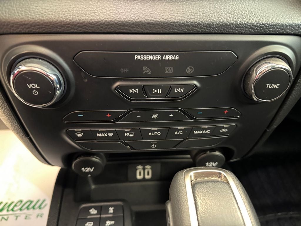 Used 2023 Oxford White Ford XLT image 21