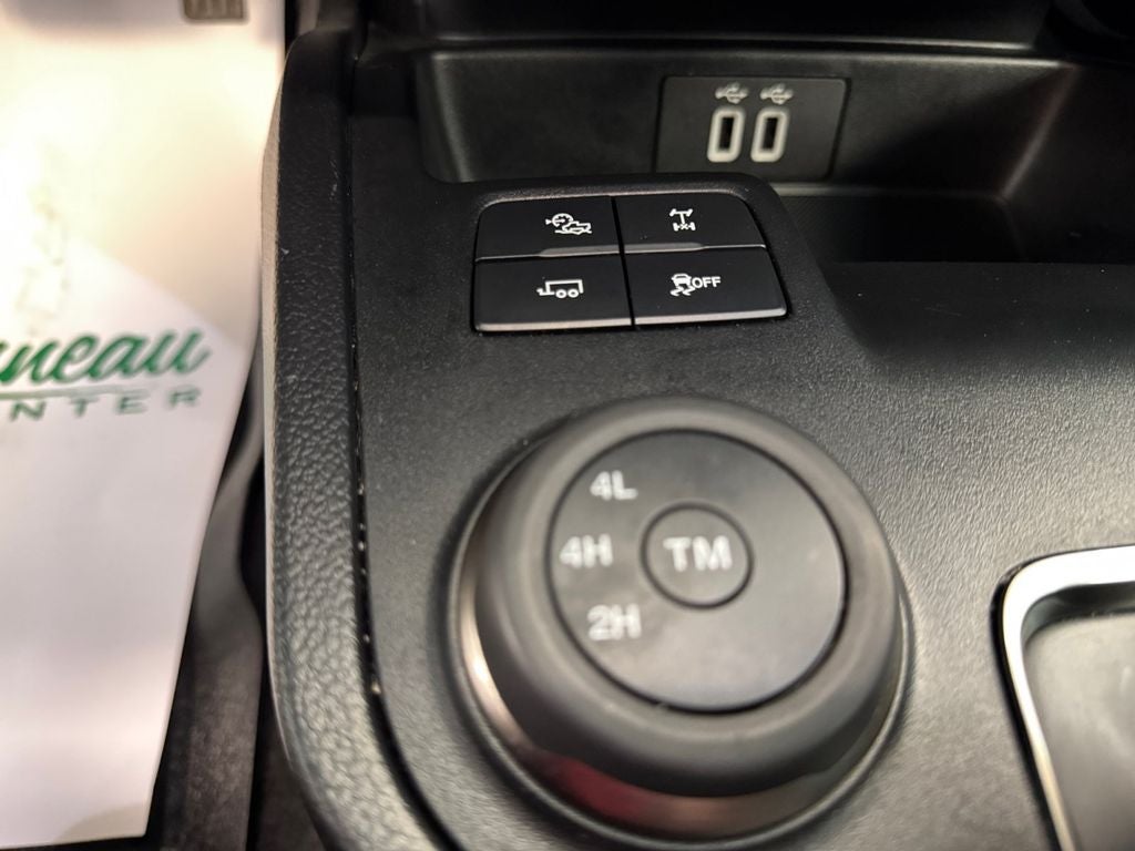 Used 2023 Oxford White Ford XLT image 22