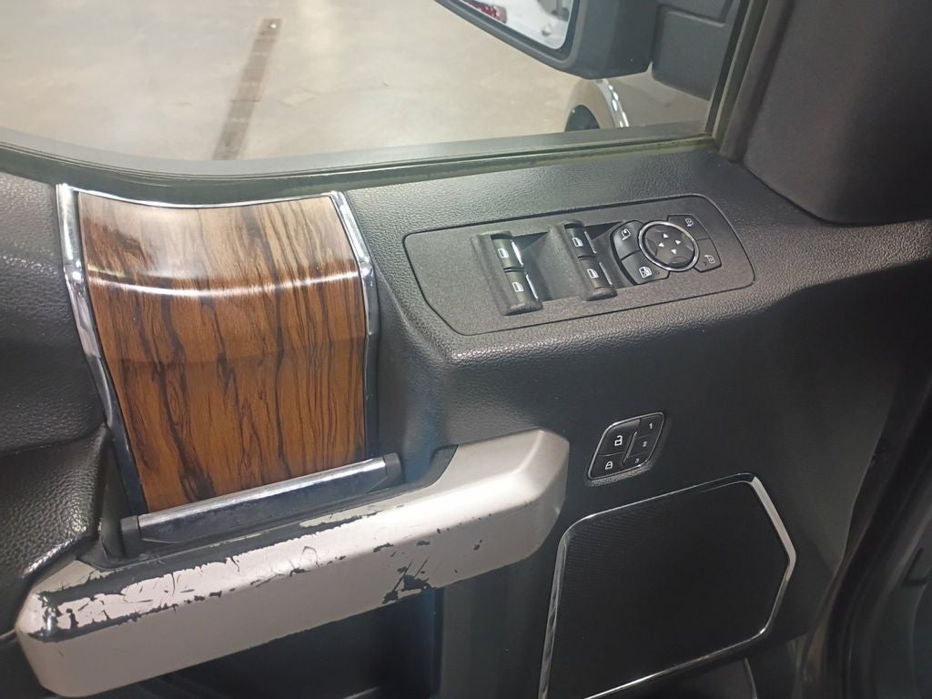 Used 2019 Magnetic Metallic Ford LARIAT image 11