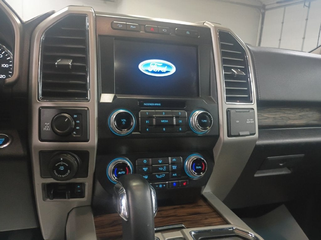 Used 2019 Magnetic Metallic Ford LARIAT image 15