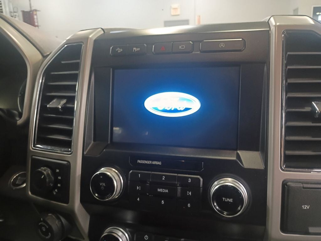 Used 2019 Magnetic Metallic Ford LARIAT image 21