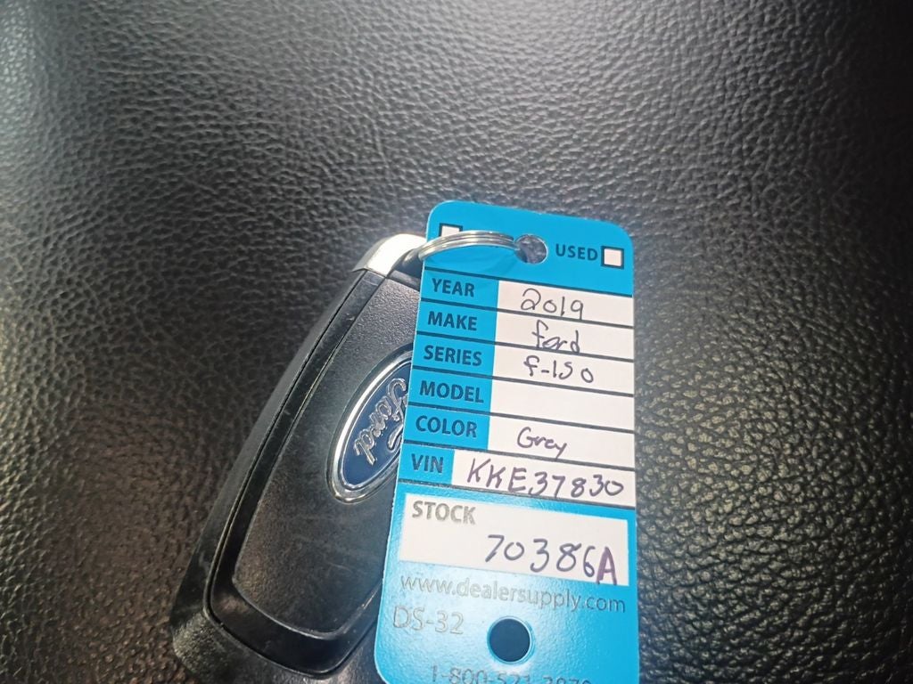 Used 2019 Magnetic Metallic Ford LARIAT image 25
