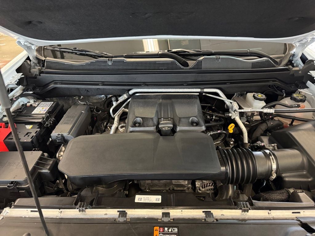 Used 2025 Summit White Chevrolet 4WD Z71 image 20