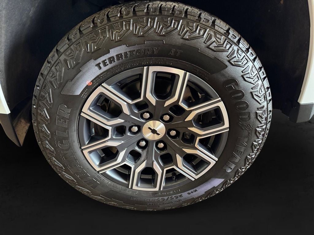 Used 2025 Summit White Chevrolet 4WD Z71 image 9