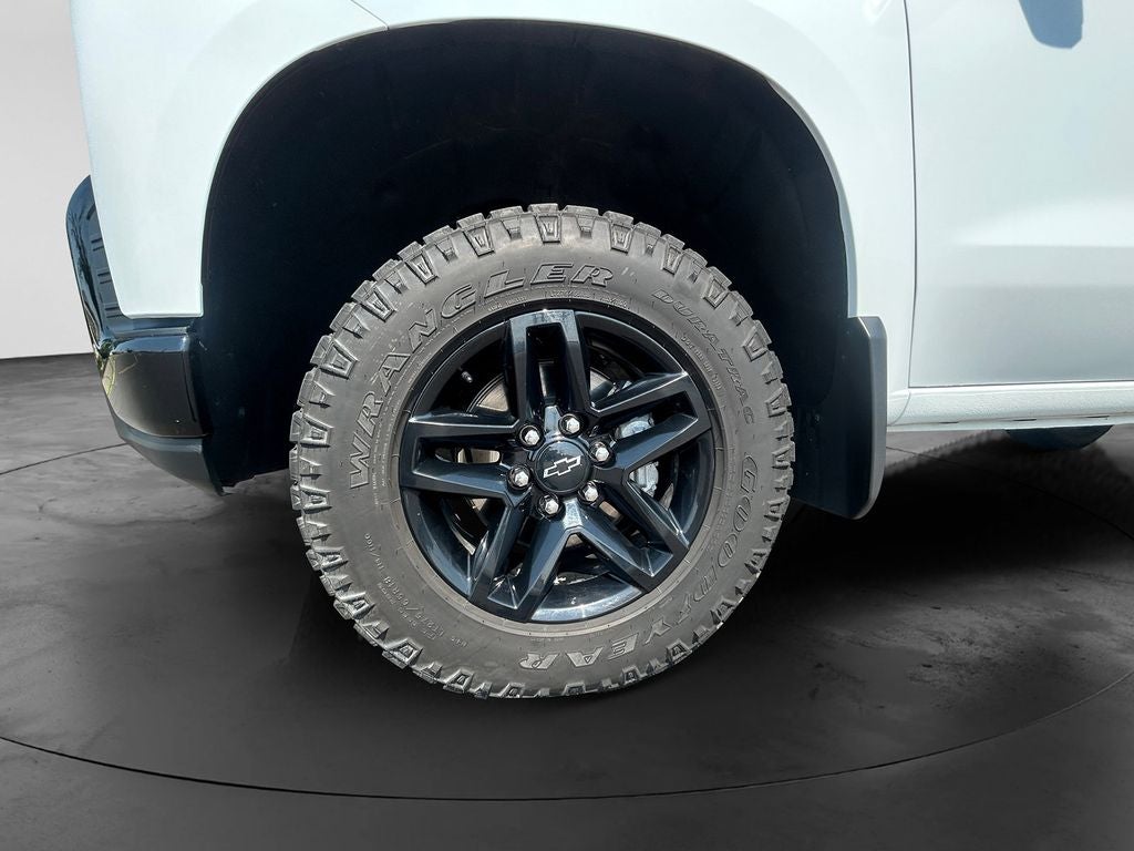 Used 2020 Summit White Chevrolet 4WD Crew Cab Short Bed Custom Trail Boss image 9