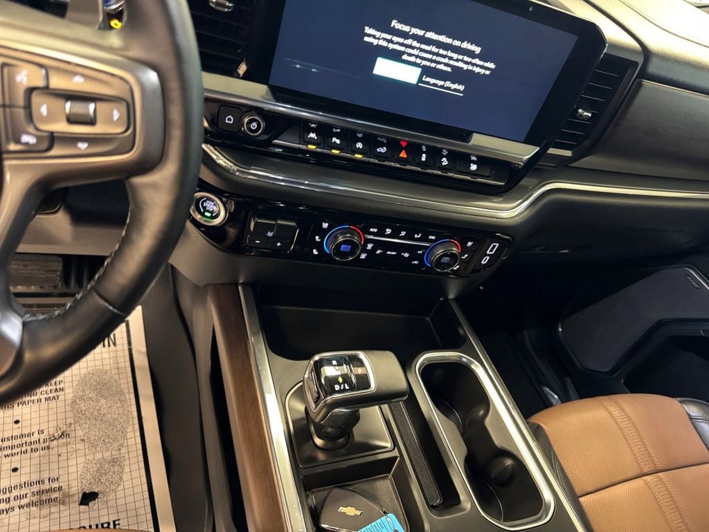 Used 2023 Iridescent Pearl Tricoat Chevrolet 4WD Crew Cab Short Bed High Country image 15