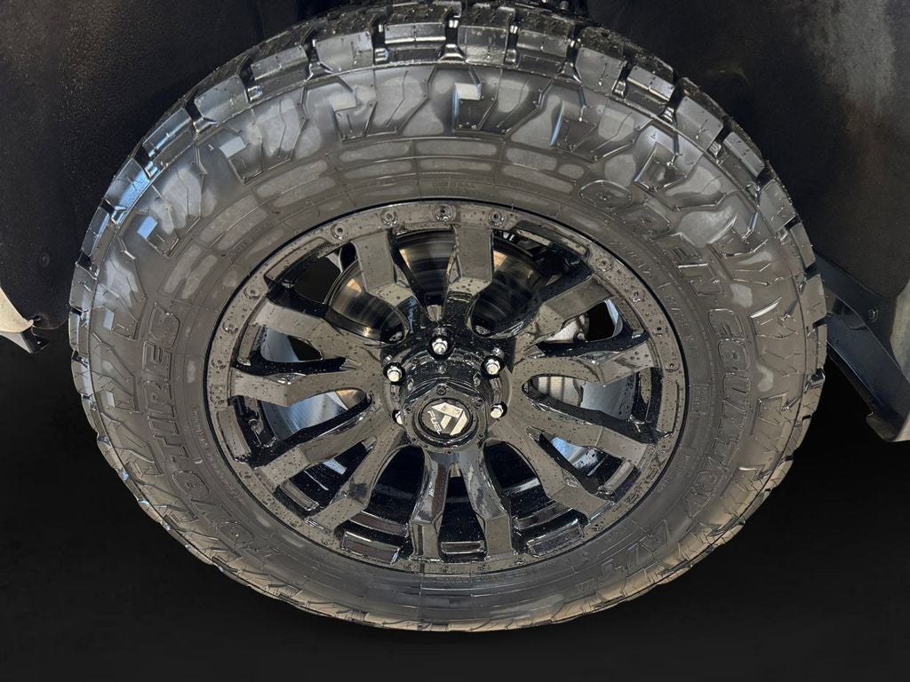 Used 2023 Iridescent Pearl Tricoat Chevrolet 4WD Crew Cab Short Bed High Country image 9