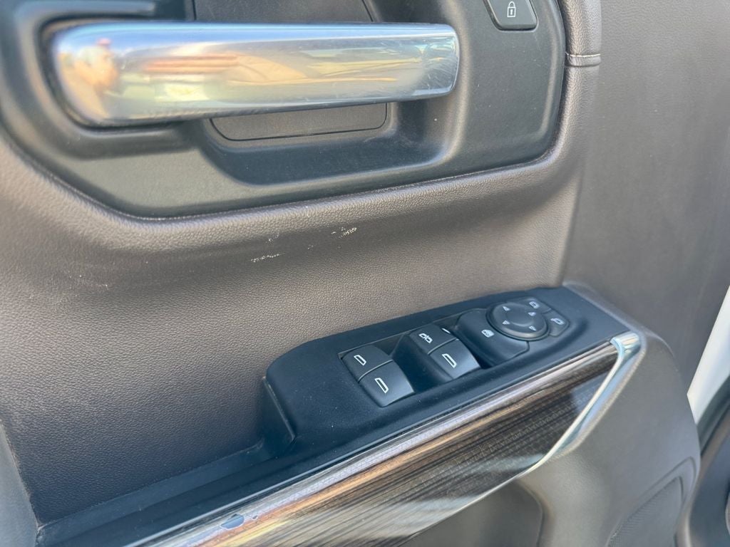 Used 2019 Summit White Chevrolet LT image 11