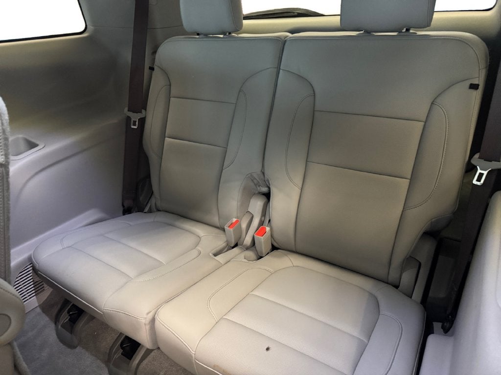 Used 2017 Iridium Metallic GMC SLT-2 image 16