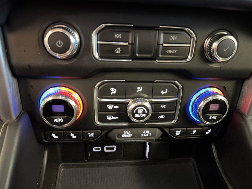 Used 2021 Dark Sky Metallic GMC 4WD SLT image 21