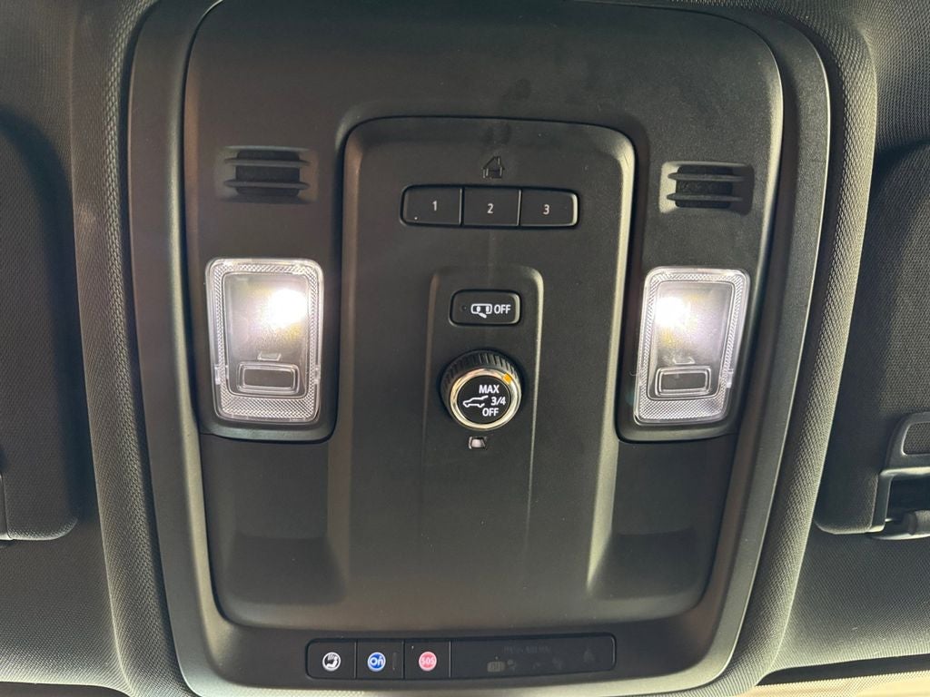 Used 2021 Dark Sky Metallic GMC 4WD SLT image 22