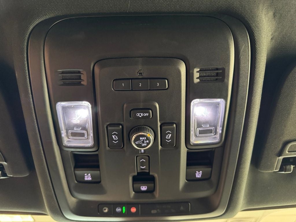 Used 2022 Onyx Black GMC 4WD Denali image 22