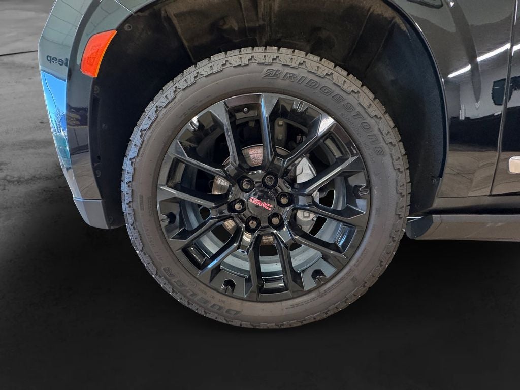 Used 2022 Onyx Black GMC 4WD Denali image 9