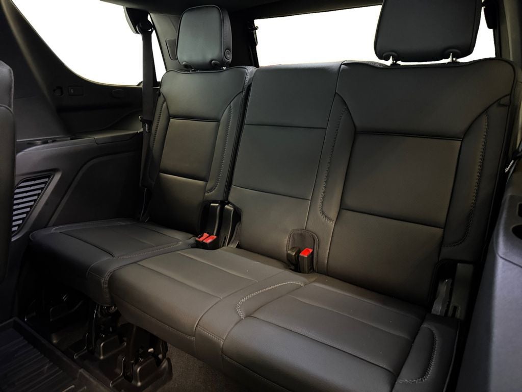 Used 2025 White Frost Tricoat GMC 4WD Denali image 16