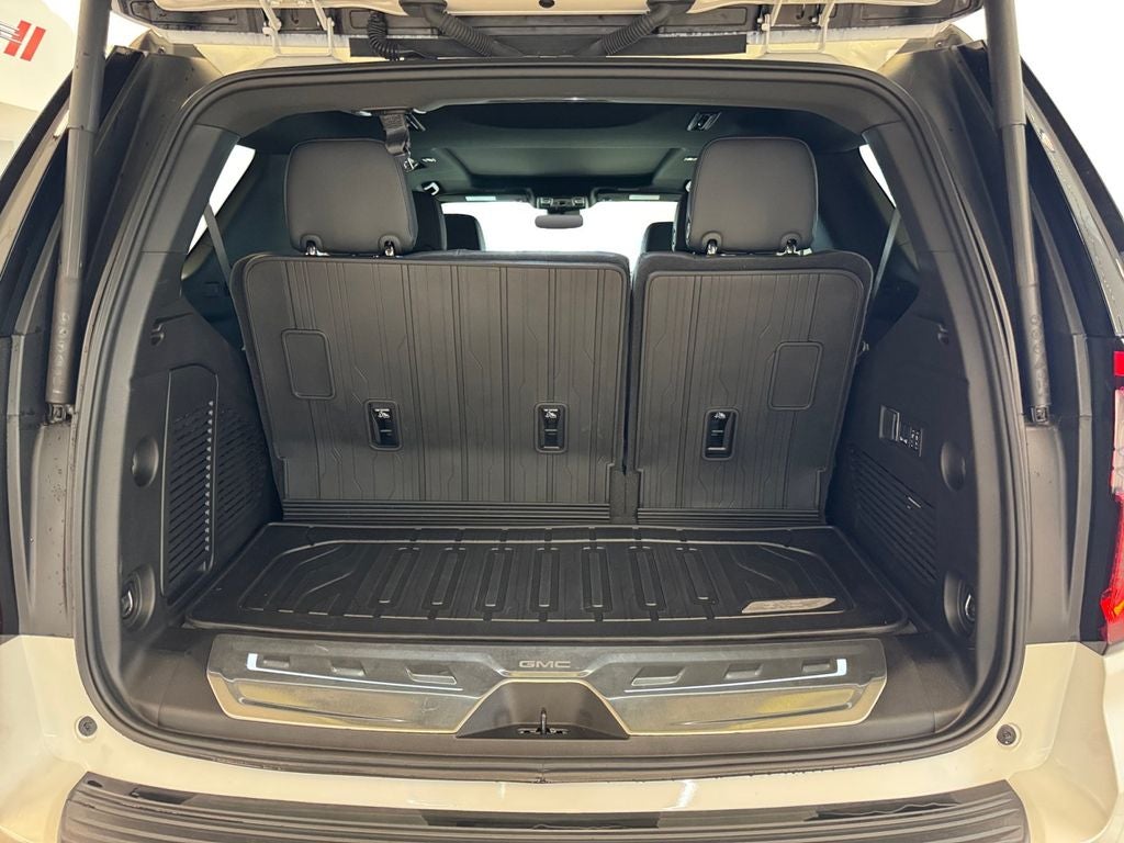 Used 2025 White Frost Tricoat GMC 4WD Denali image 19