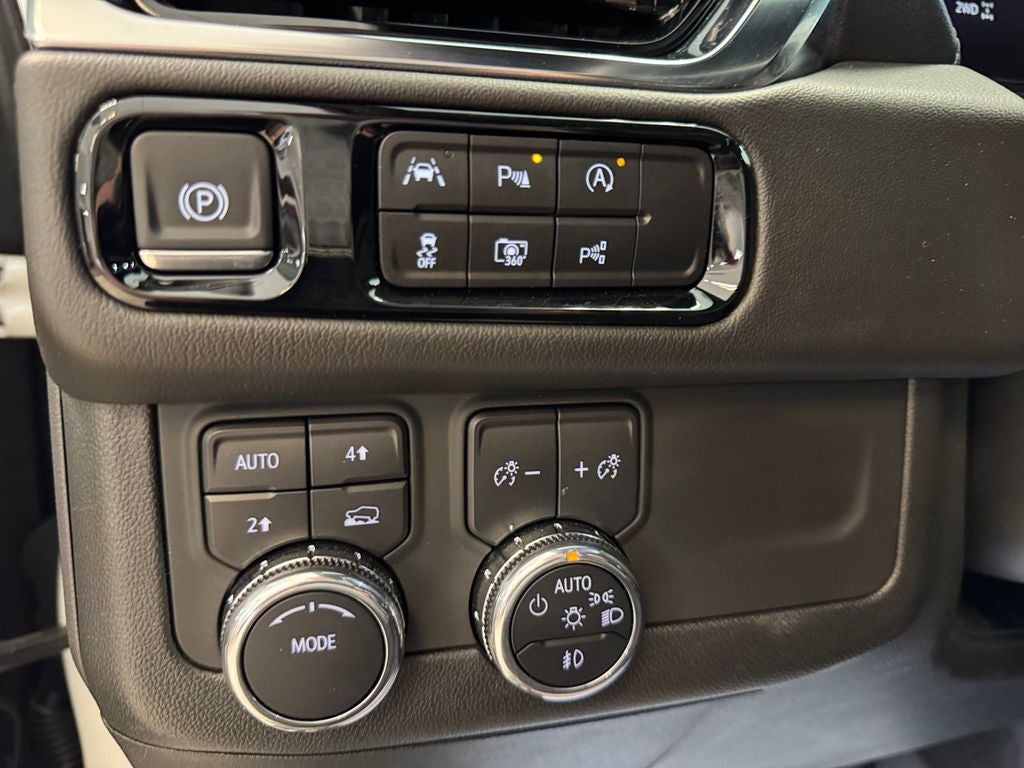 Used 2025 White Frost Tricoat GMC 4WD Denali image 23