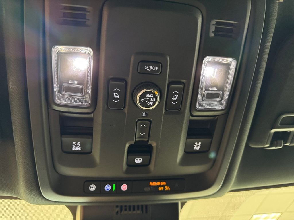 Used 2025 White Frost Tricoat GMC 4WD Denali image 24
