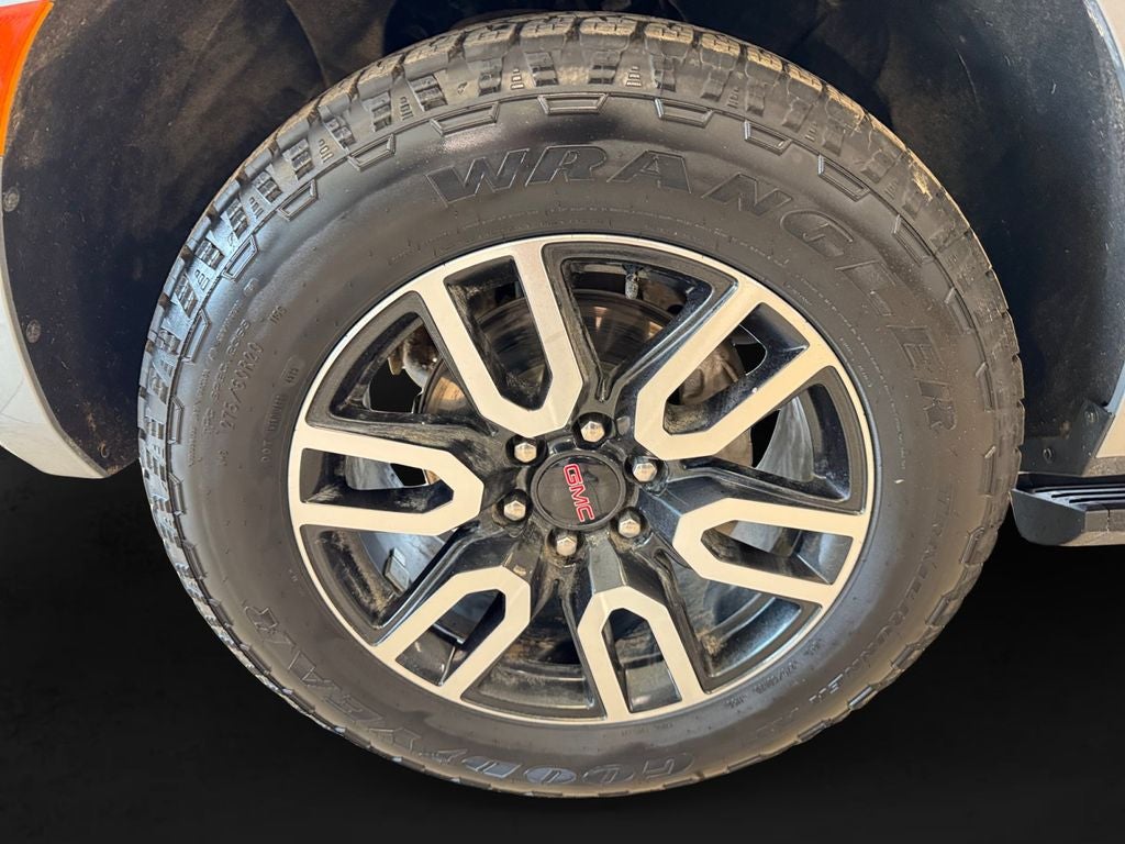 Used 2024 Sterling Metallic GMC 4WD AT4 image 9