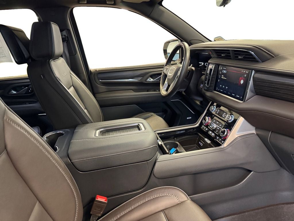 Used 2024 White Frost Tricoat GMC 4WD Denali image 17