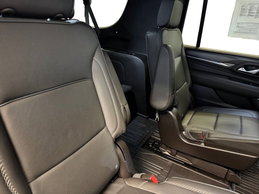 Used 2024 White Frost Tricoat GMC 4WD Denali image 18