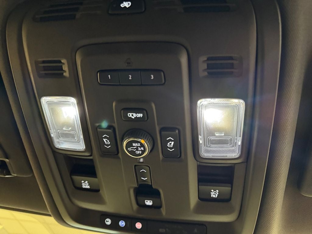 Used 2024 White Frost Tricoat GMC 4WD Denali image 23