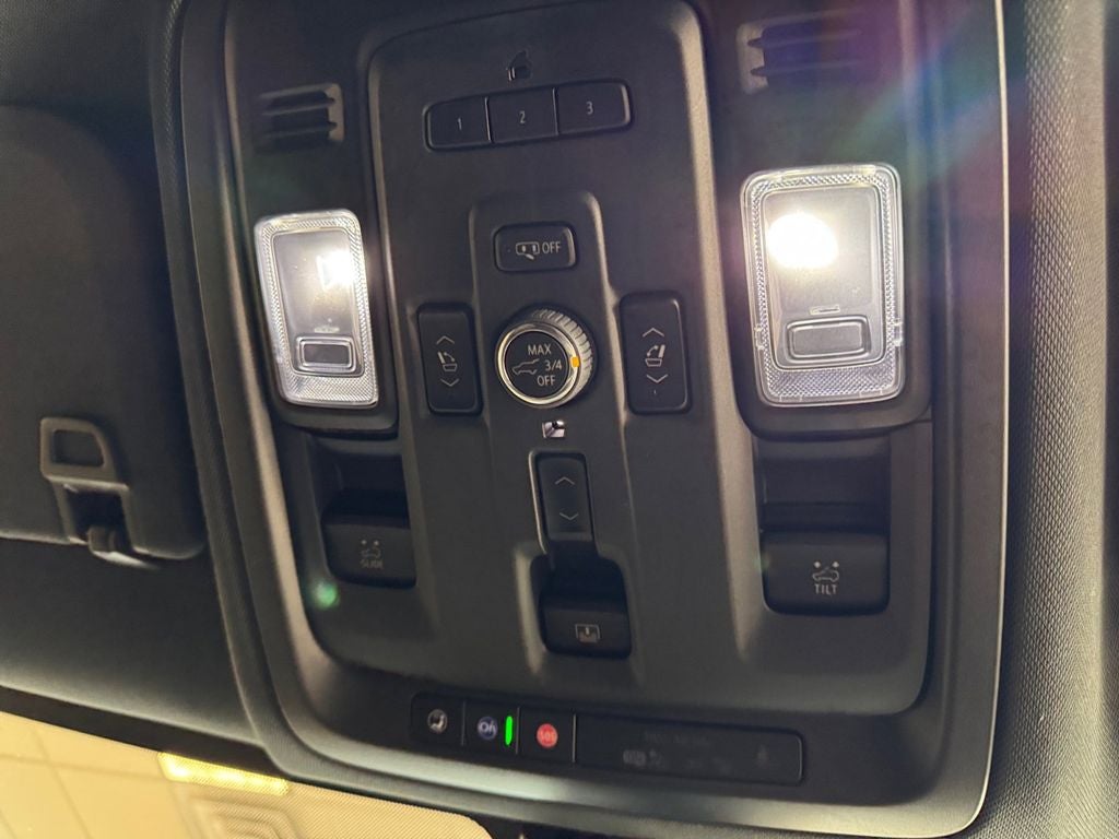 Used 2022 Black Chevrolet High Country image 21