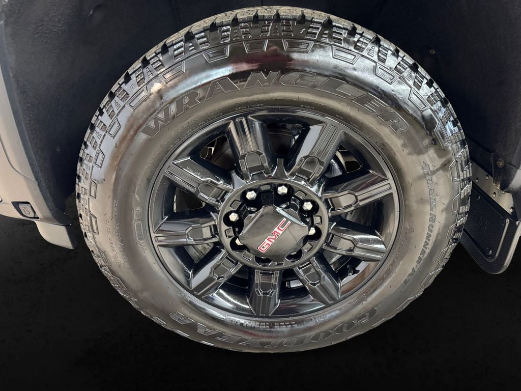 Used 2024 Sterling Metallic GMC AT4 image 9